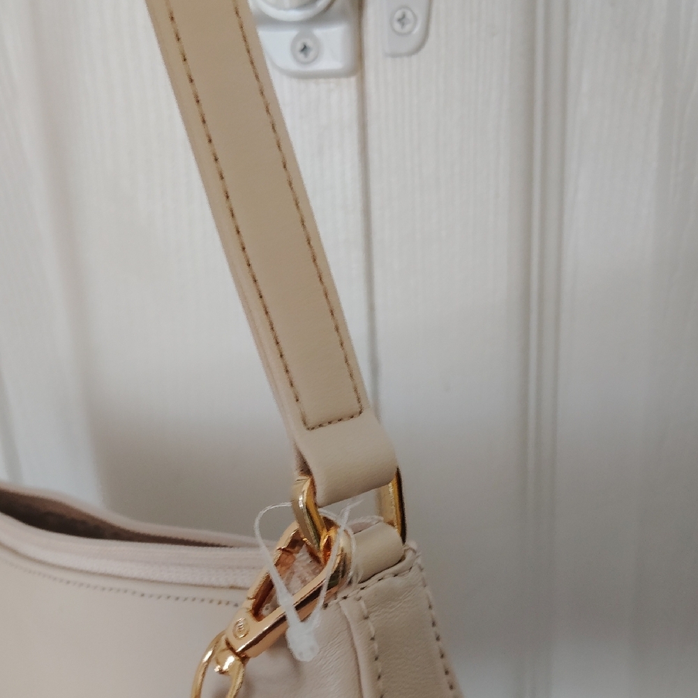 Giani Bernini Cream Shoulder Bag with Braided Bag charm - Picture 8 of 9